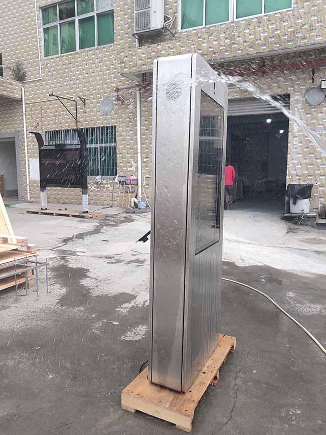Дисплей LCD 43 плакатов цифров батареи дюйма водоустойчивых на открытом воздухе емкостных использующих энергию портативный на открытом воздухе